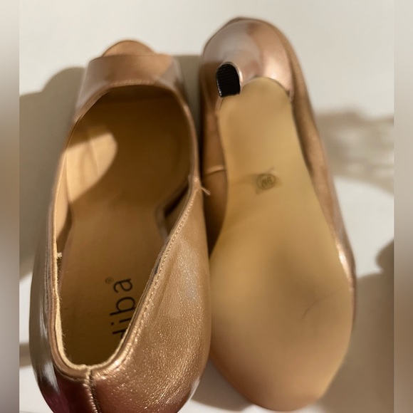 Worn once , Diba gold open toe pumps with 5” heel offset by 1” platform. Size 9 - Picture 3 of 8